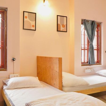 Roambay - Gokulam Hostel Мисор Екстериор снимка