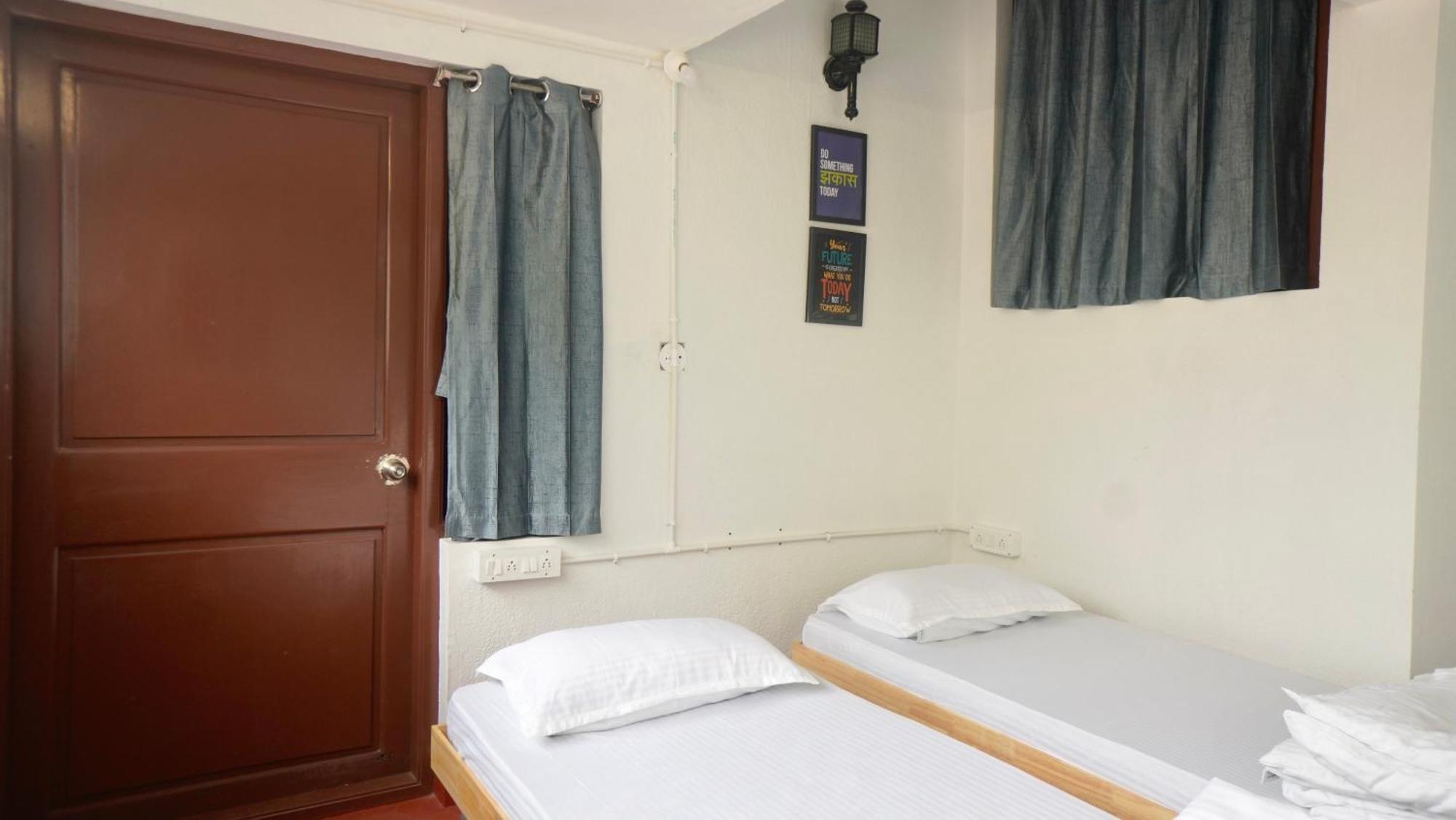 Roambay - Gokulam Hostel Мисор Екстериор снимка