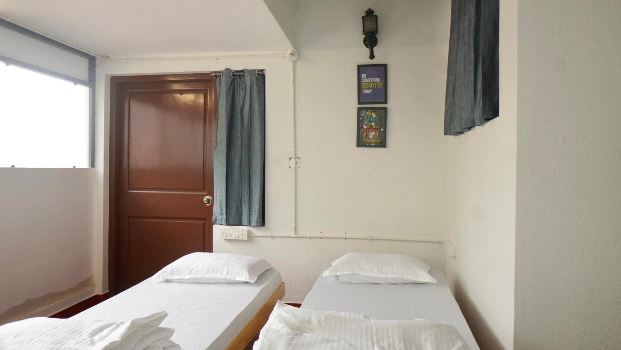 Roambay - Gokulam Hostel Мисор Екстериор снимка