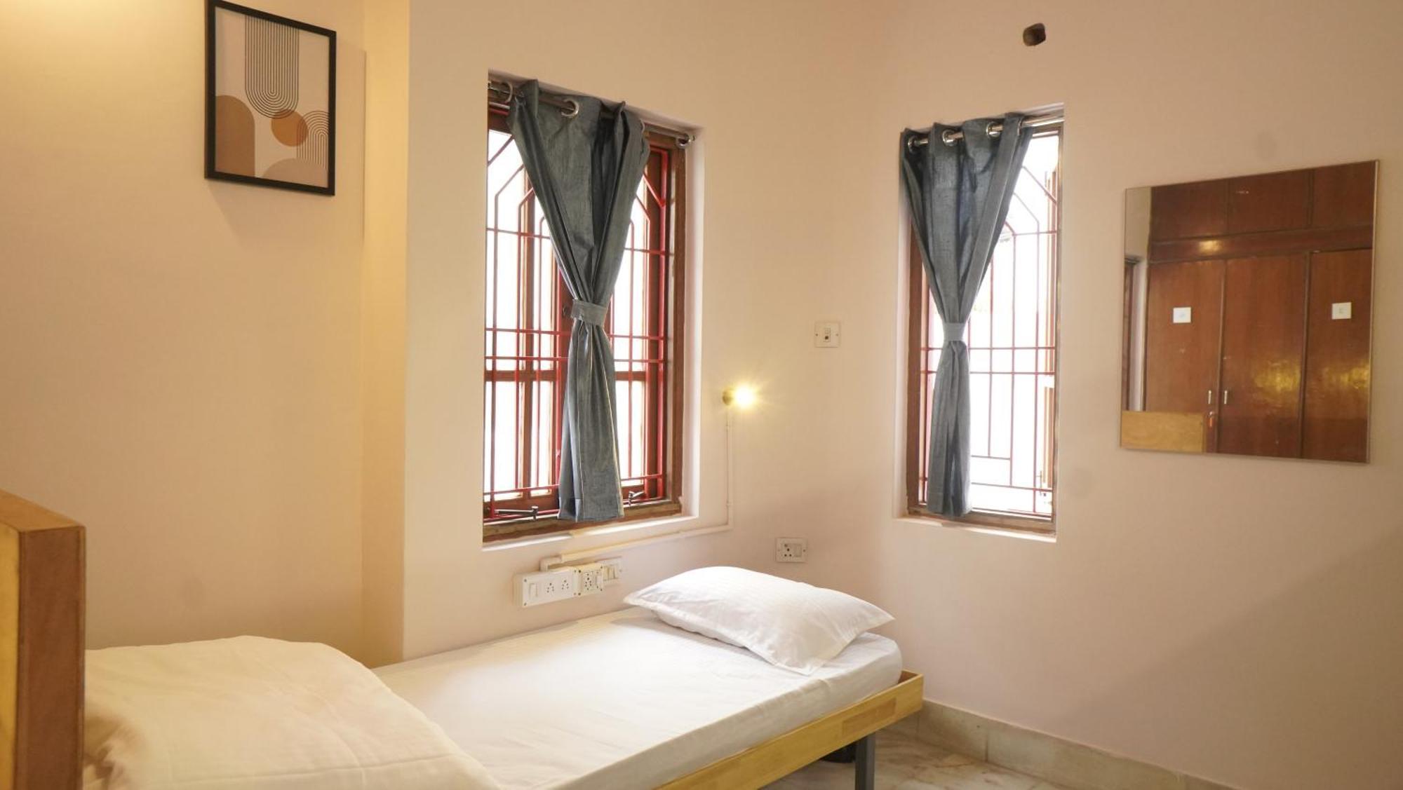 Roambay - Gokulam Hostel Мисор Екстериор снимка