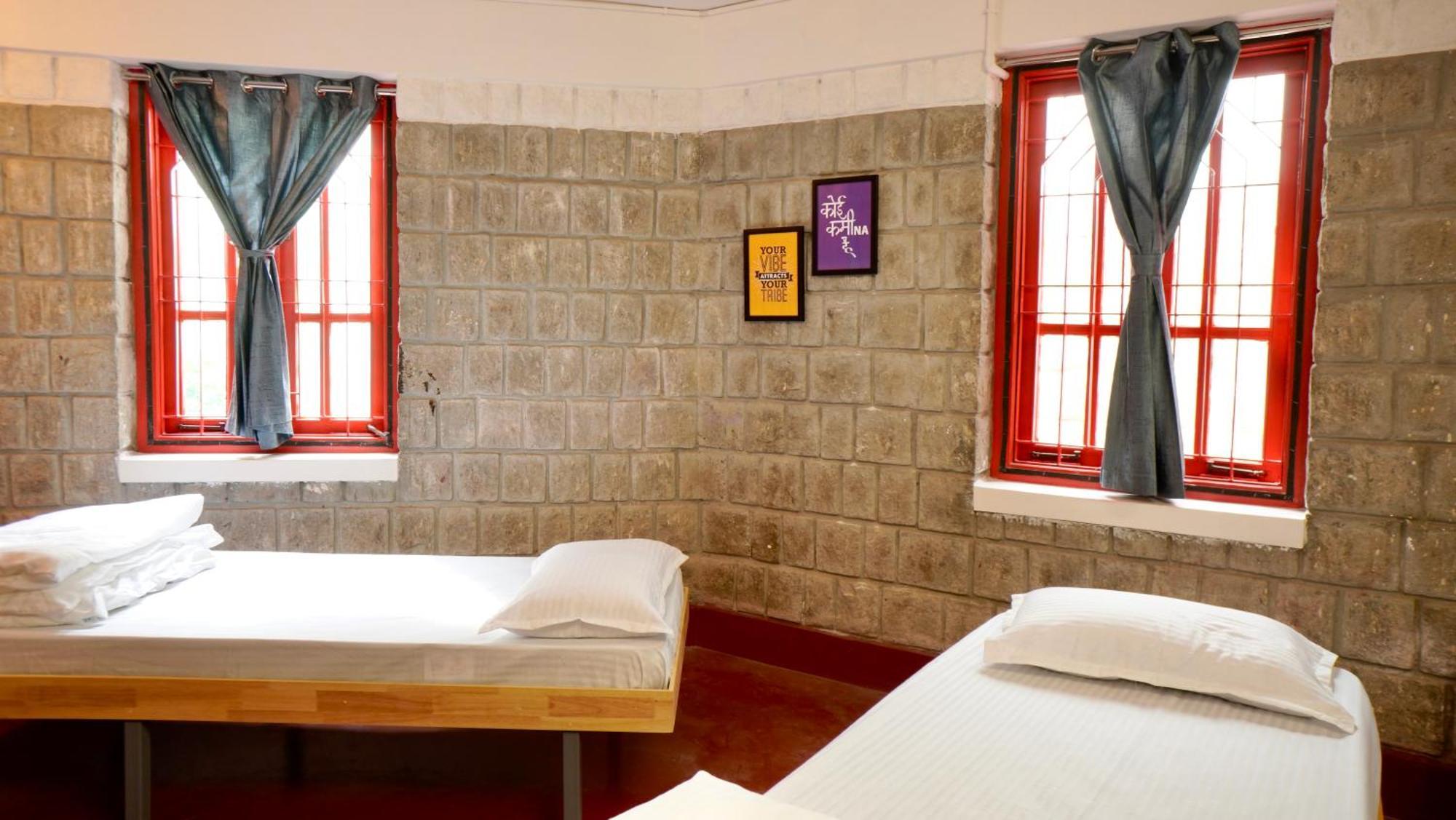 Roambay - Gokulam Hostel Мисор Екстериор снимка