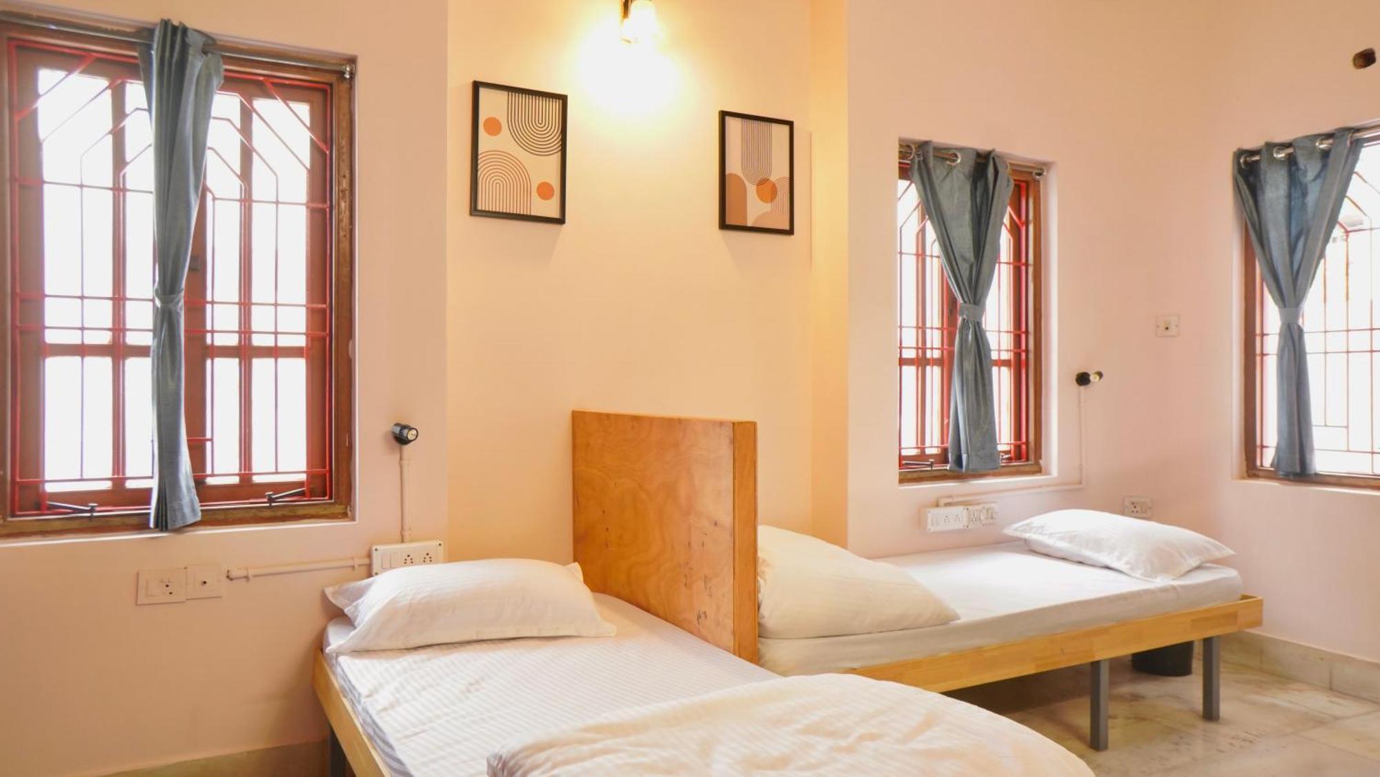 Roambay - Gokulam Hostel Мисор Екстериор снимка