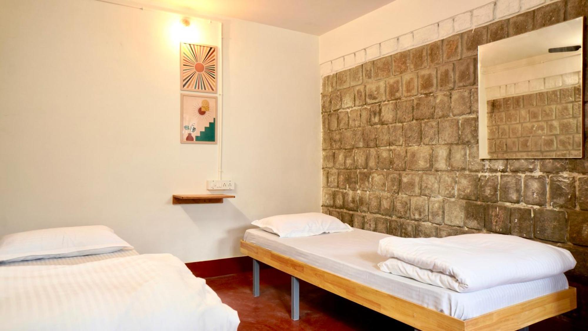 Roambay - Gokulam Hostel Мисор Екстериор снимка