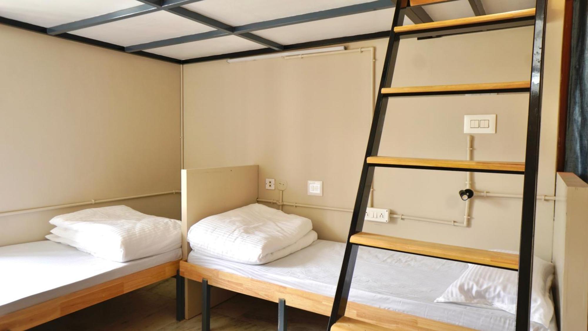 Roambay - Gokulam Hostel Мисор Екстериор снимка