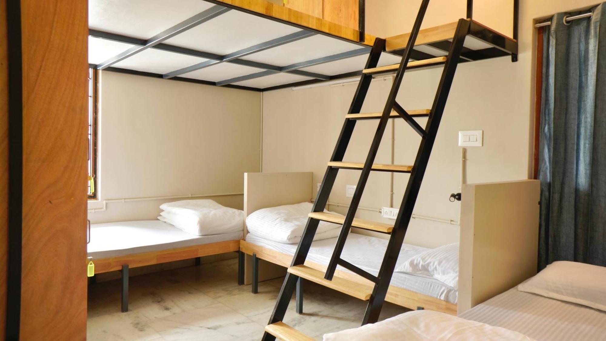 Roambay - Gokulam Hostel Мисор Екстериор снимка